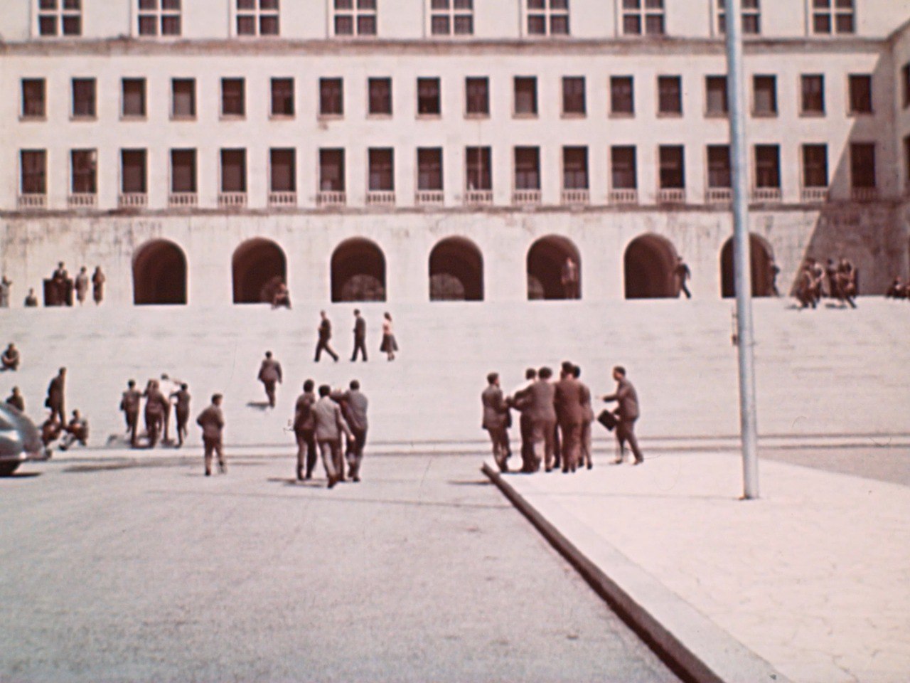 Frame estratto dal film “Pagine d’Università”, di Anna Gruber (1956).  Biblioteca Civica A. Hortis - Archivio Diplomatico e Fondi Archivistici