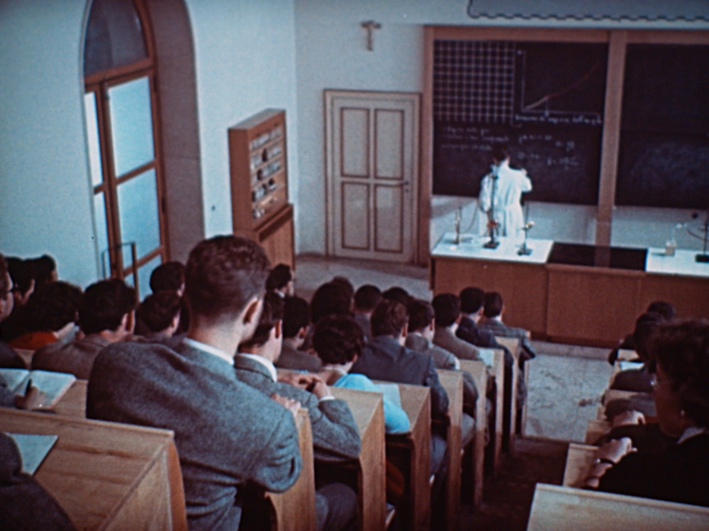 Frame estratto dal film “Pagine d’Università”, di Anna Gruber (1956).  Biblioteca Civica A. Hortis - Archivio Diplomatico e Fondi Archivistici