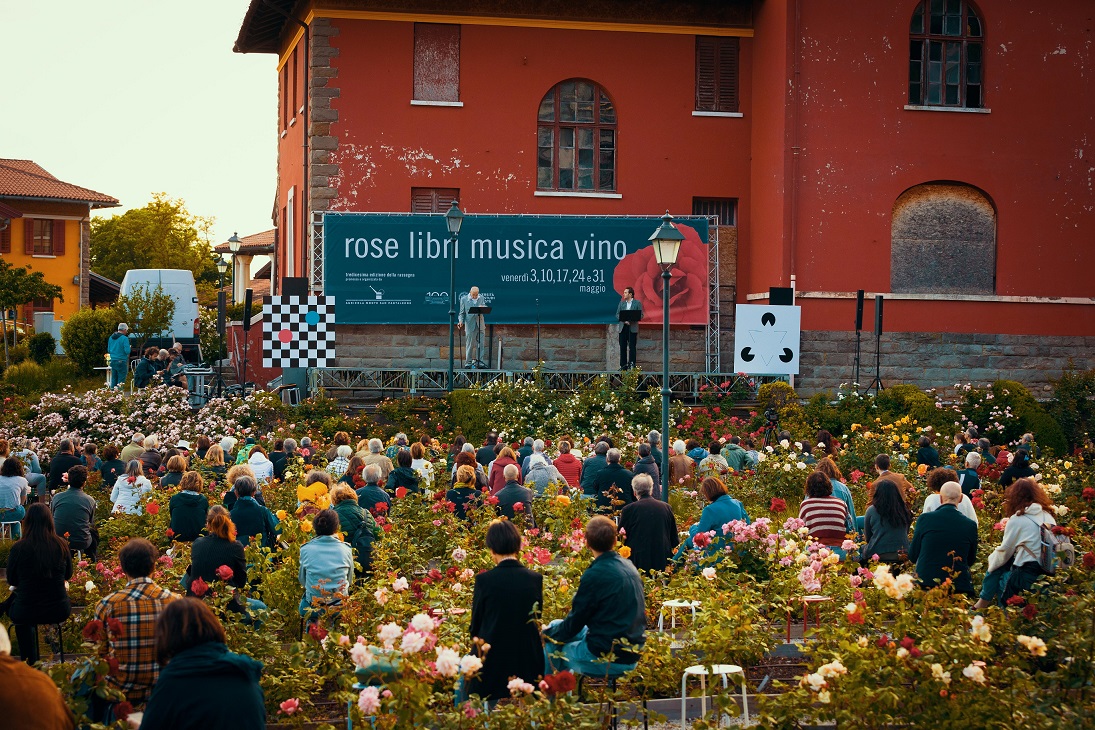 Pubblico evento Rose Libri Vino