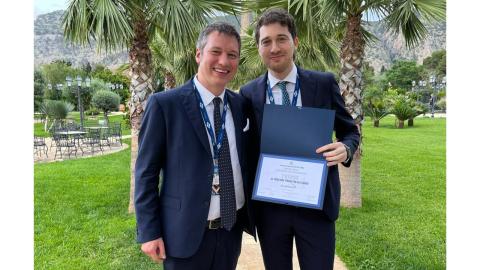 Il dott. Michele Rizzo (a sinistra) e il dott. Andrea Piasentin (a destra) con il premio ottenuto al congresso nazionale della Società italiana di Andrologia