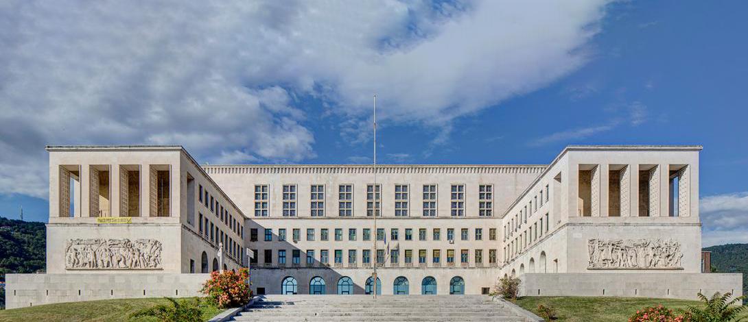 edificio centrale, vista frontale