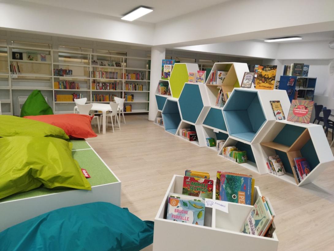 library with featured children's books